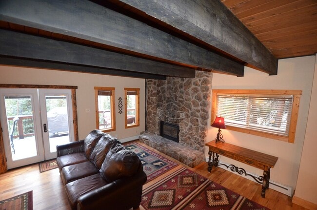 Building Photo - 471 High Point Dr