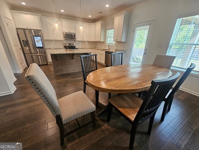 Building Photo - 16 Saint Georges Pl