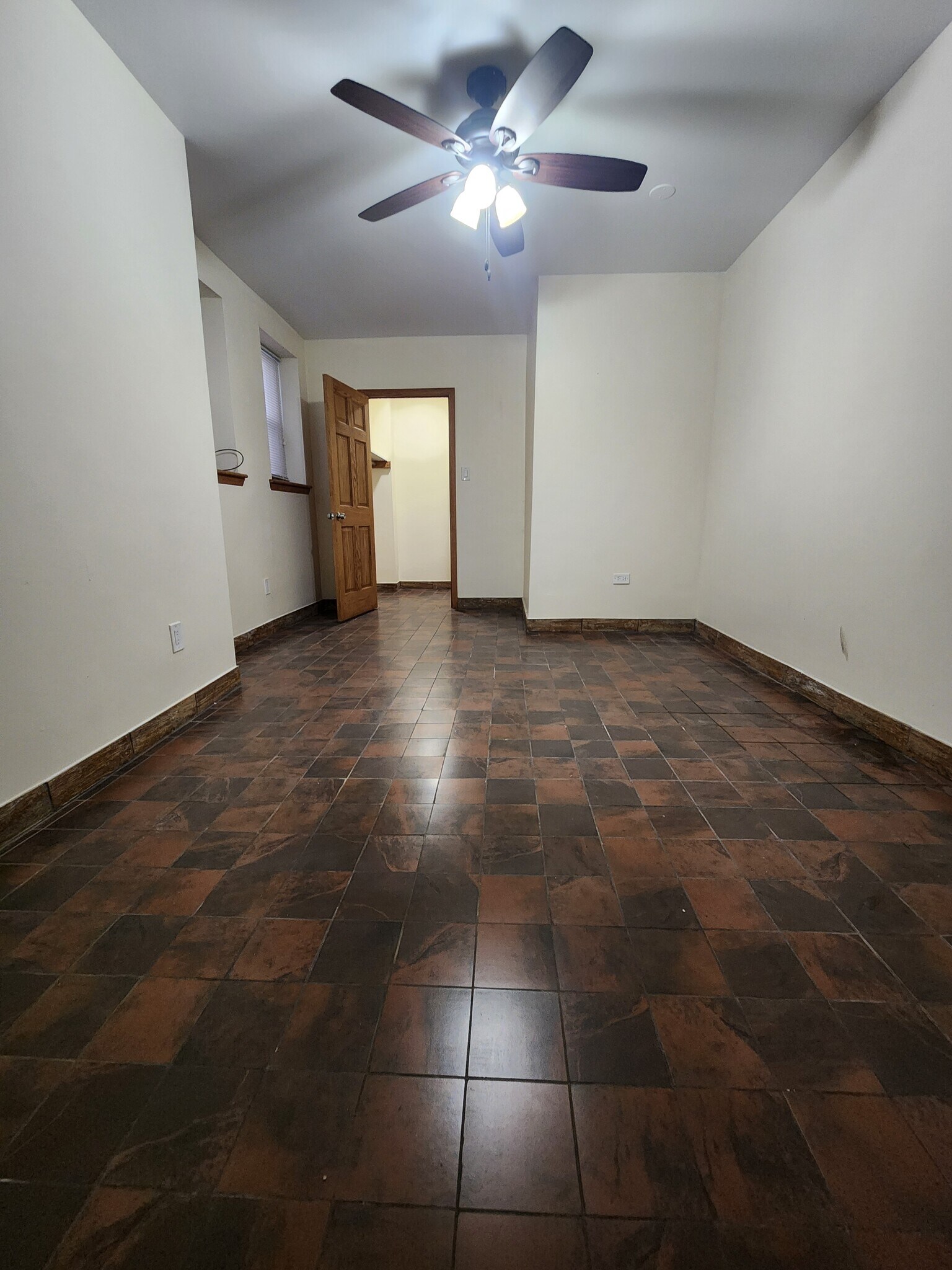 Building Photo - 6110 N Mozart St