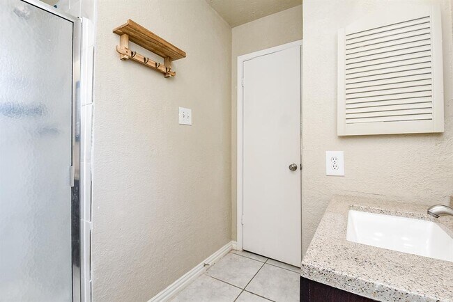 Building Photo - 15222 Morning Dove Dr