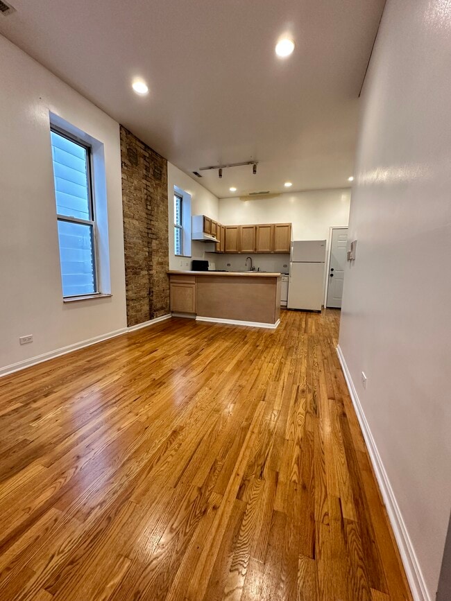 Building Photo - 1102 N Ashland Ave