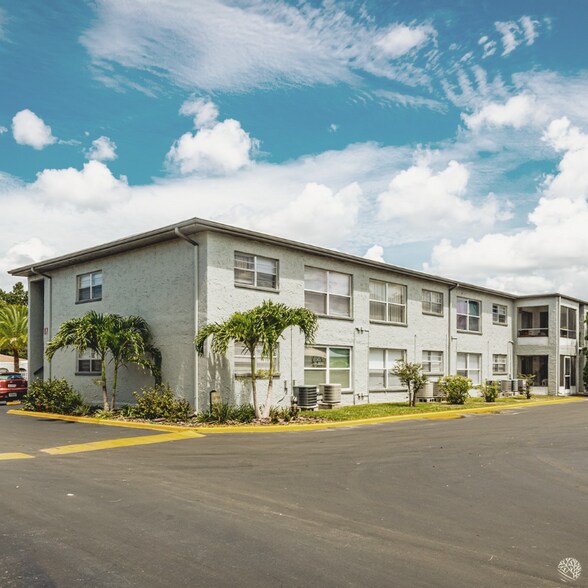 Building Photo - 6525 Deeb St