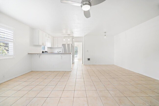 Building Photo - Sierra Seaside Flats