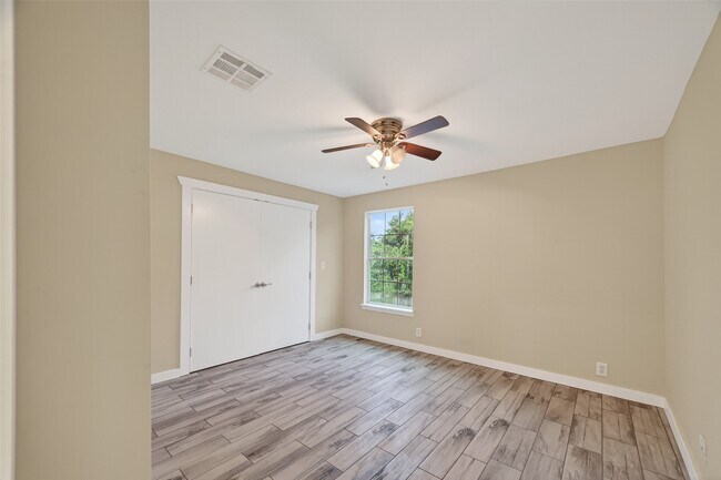 Building Photo - 15423 S Brentwood St