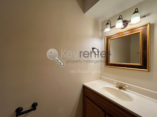 Building Photo - 1461 Palisades Rd