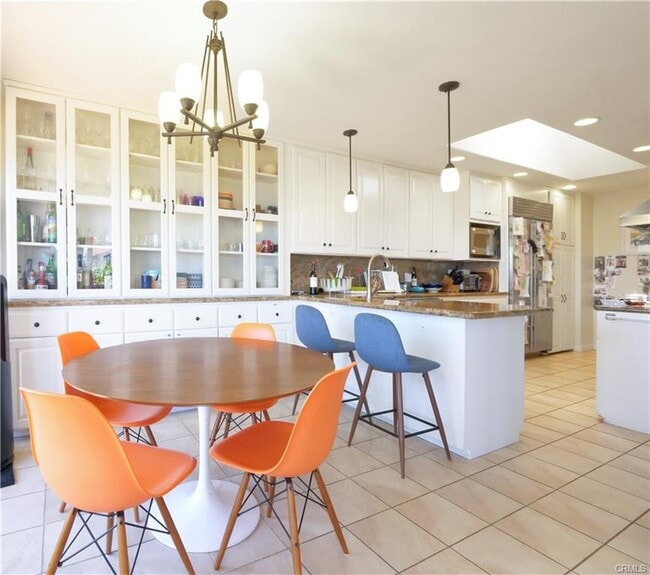 Building Photo - 345 Palos Verdes Dr W