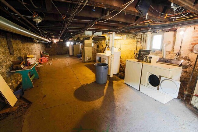 Building Photo - 4424 Oakland Ave