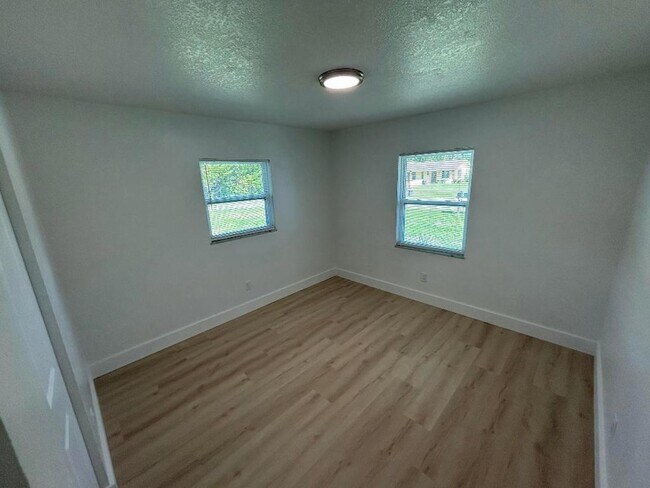 Building Photo - 2149 Sibley Ave