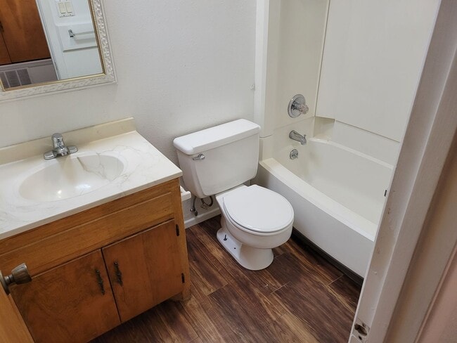 Building Photo - COLONIAL PARK CONDO