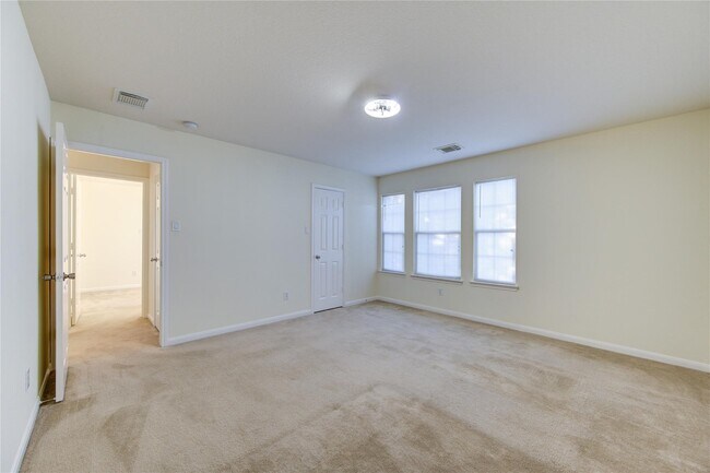 Building Photo - 15326 Mission Oak Dr