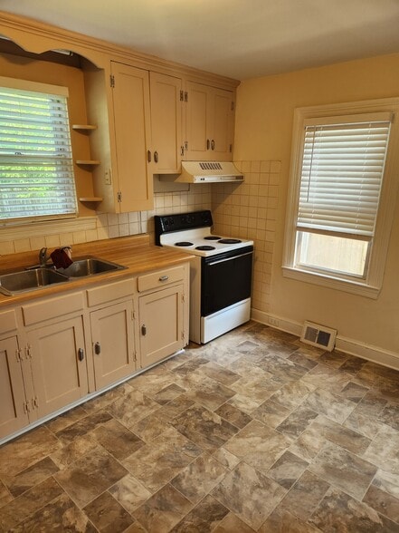 Kitchen - 513 Battle Ave