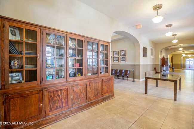 Building Photo - 2525 College St