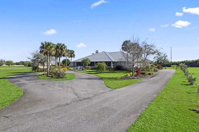 Building Photo - 8135 White Fences Ln