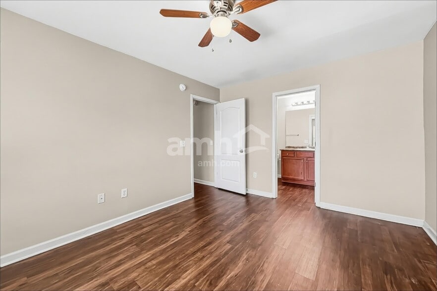 Building Photo - 1523 Bradley Blvd