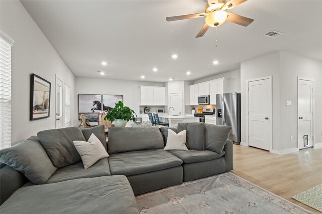 Building Photo - 123 Alset Dr