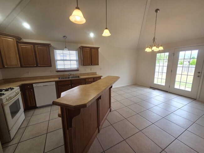Building Photo - 848 S Jester Ave