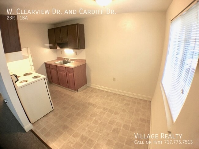 Building Photo - NO Steps! Affordable 2-Bed Convenient to I...