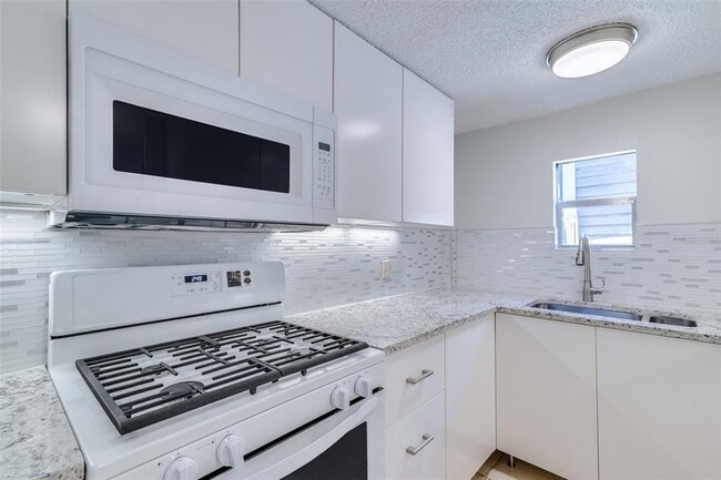 Building Photo - 3315 W Empedrado St
