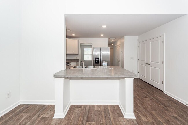 Building Photo - 3 Bedroom, 2.5 Bathroom Townhome in Cane Bay - Summerville