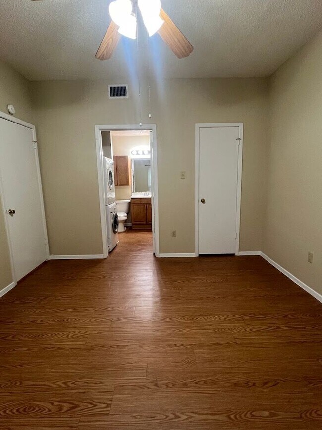Building Photo - Beautiful 1BD / 1BA - W/D - North Campus - Law School - Engineering - $1495