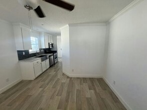 Building Photo - 5 Albert St