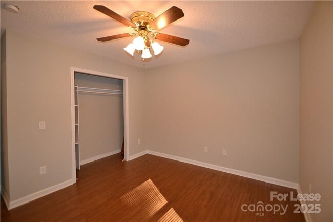Building Photo - 1212 Beechwood Dr