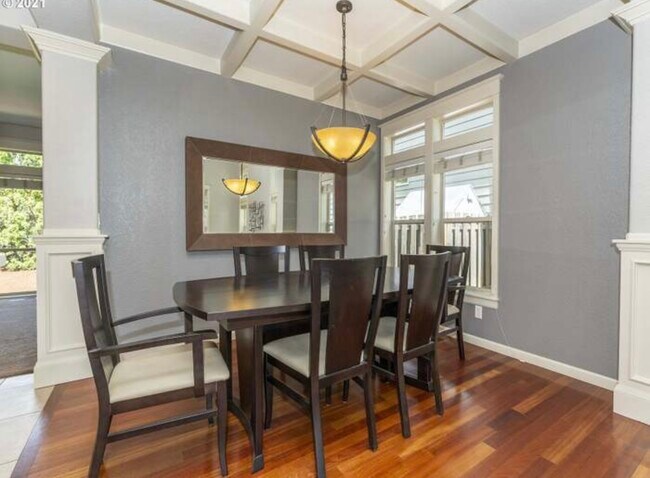 Building Photo - 3081 SE Riesling Rd