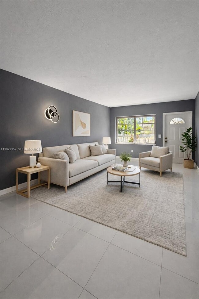 Building Photo - 2221 SW 13th St