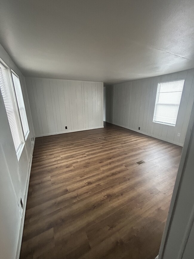 Building Photo - 400 S Ranchwood Blvd