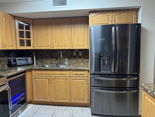 Building Photo - 2101 SW 122nd Ct