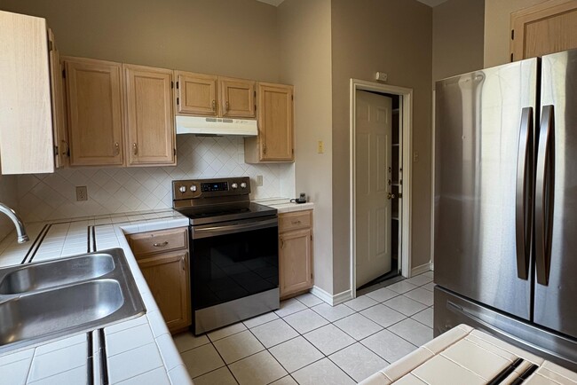 Building Photo - 1603 Sherwood Dr