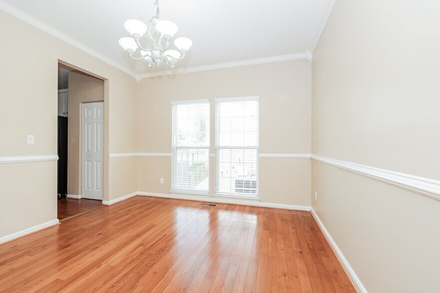 Building Photo - 2641 Churchill Dr