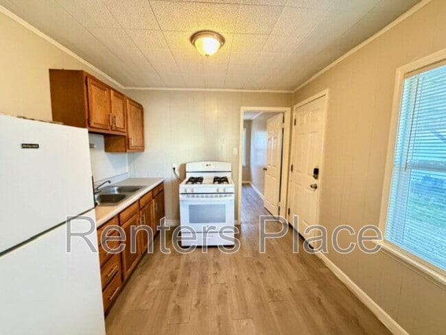 Building Photo - 408 N Florence