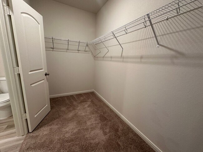 Building Photo - For Lease | 3 Bed, 2 Bath | 1,552 Sq Ft | ...