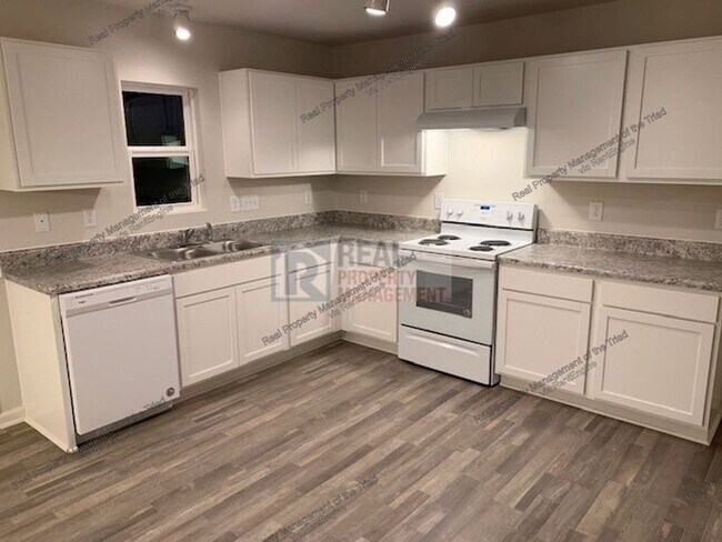 Building Photo - 2605 Craftsbury St