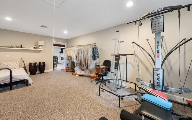 Building Photo - 301 Oak Ridge Rd