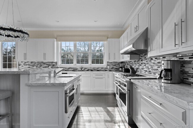 Building Photo - 490 Montauk Hwy