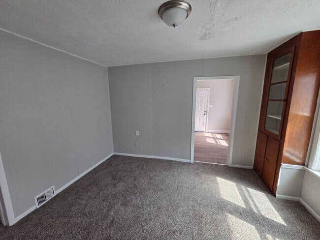 Building Photo - 3081 E 67th St