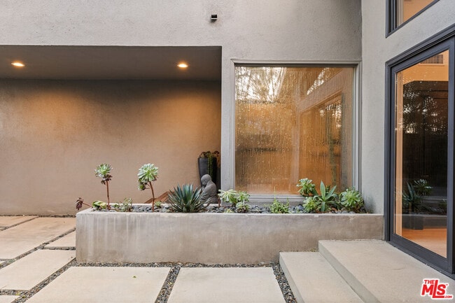 Building Photo - 3355 Alana Dr