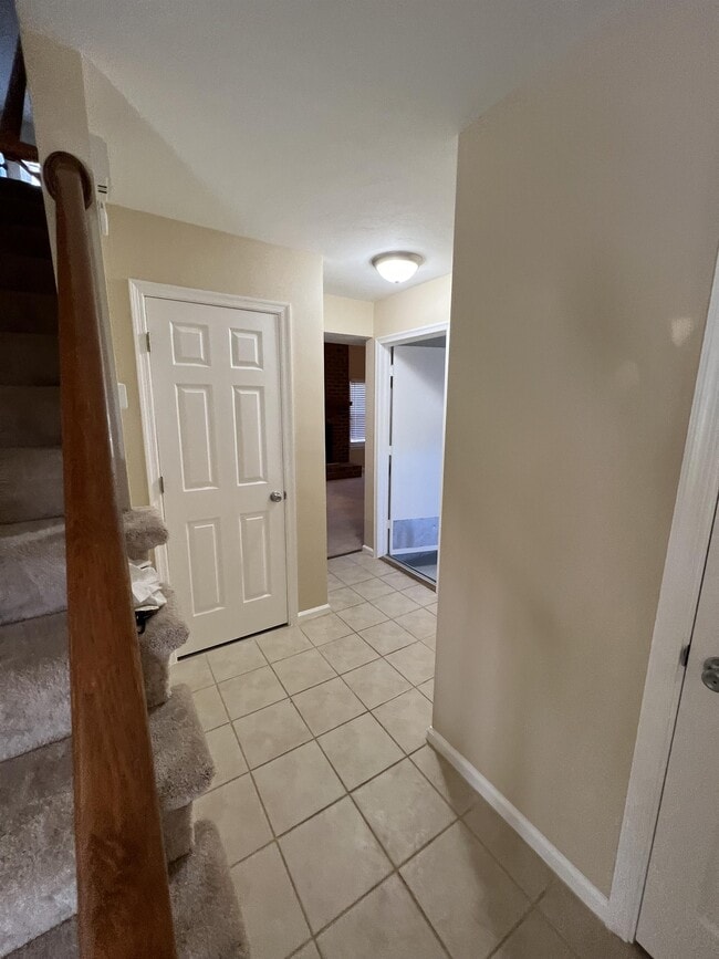 Building Photo - 3701 Castlewood Dr