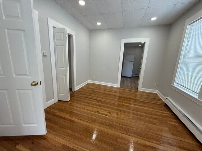 Building Photo - 63 Holten St