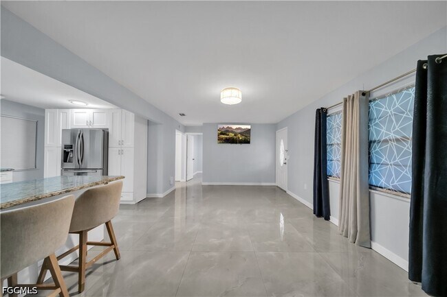 Building Photo - 77 Glenmont Dr W