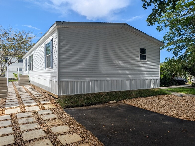 Building Photo - 3051 SW 50th St