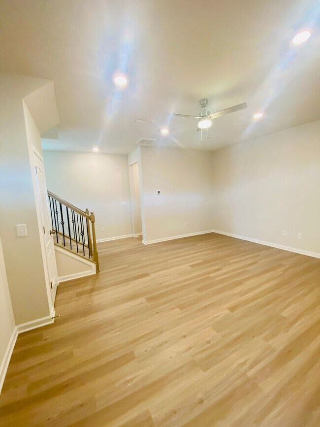 Building Photo - 3BR/3.5 Bath Townhouse in Ballantyne
