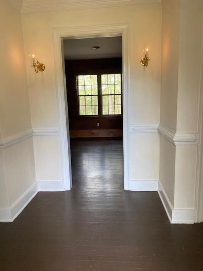 Building Photo - Rambling Brick Rancher with water views cl...