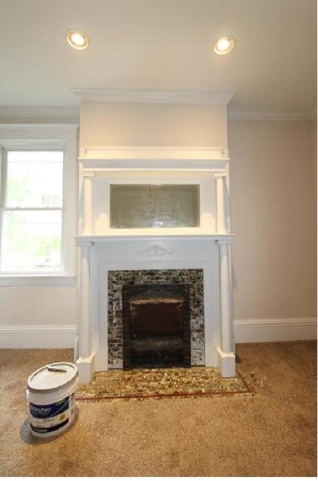 Mantle Living Room - 1906 Morrell St