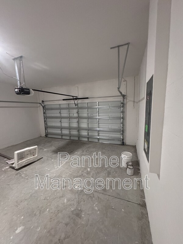 Building Photo - 966 Hood Ave NW