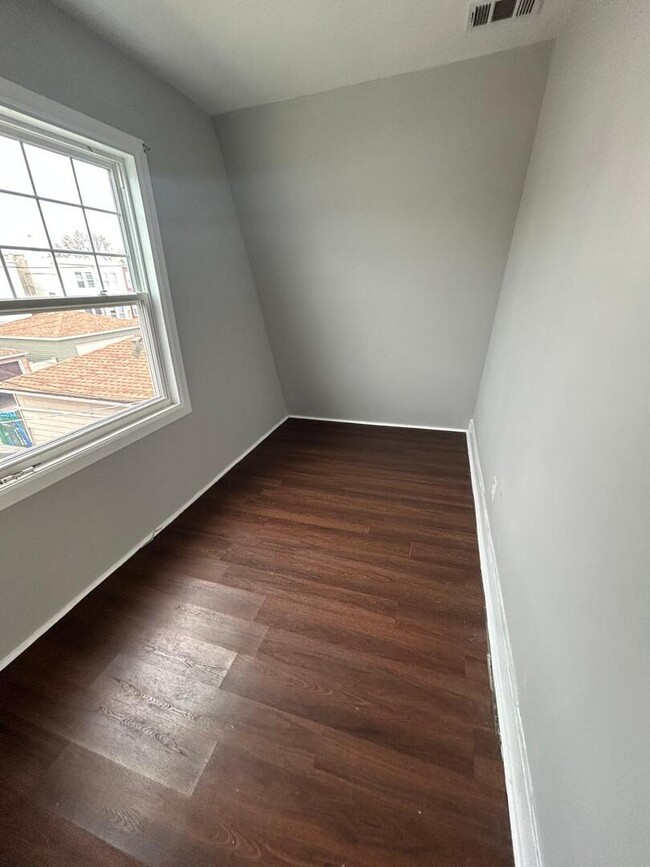 Building Photo - 4819 W George St