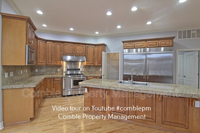 Building Photo - 4112 NE 27th Pl