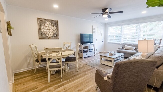 Building Photo - Solid brick duplex located in Forest Acres